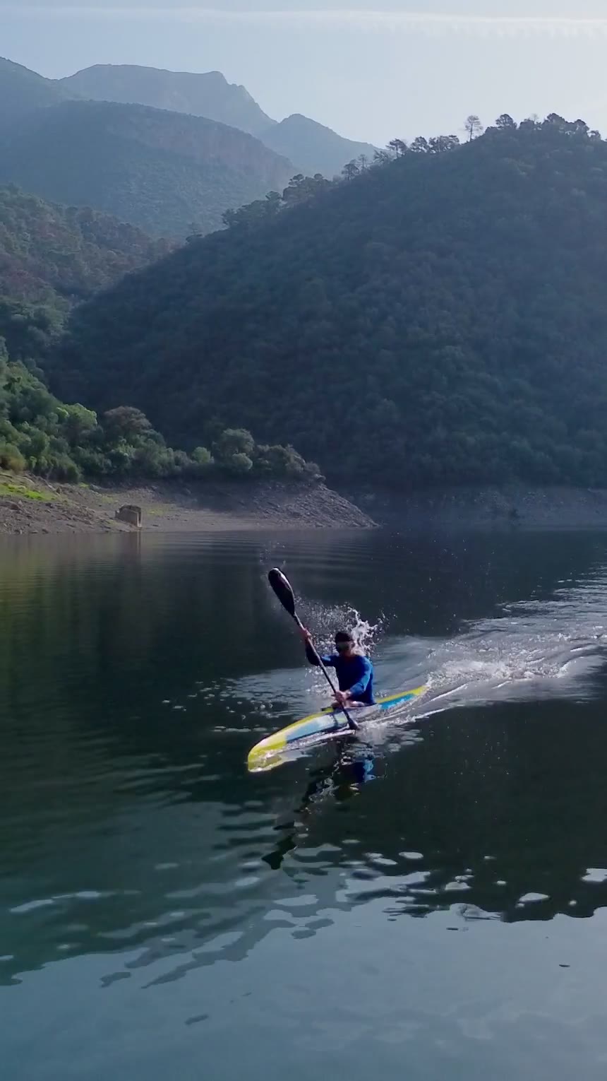 Kayak training on the calm water of Lake Istán